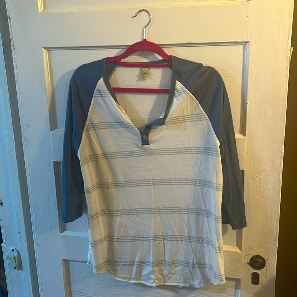 Mens size large baseball shirt